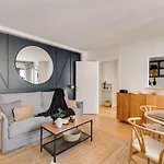 Font - 1 Et Balcon A Opera Апартаменты *
