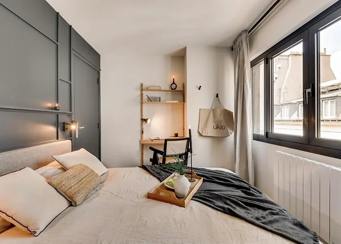 Font - 1 Et Balcon A Opera Apartment *